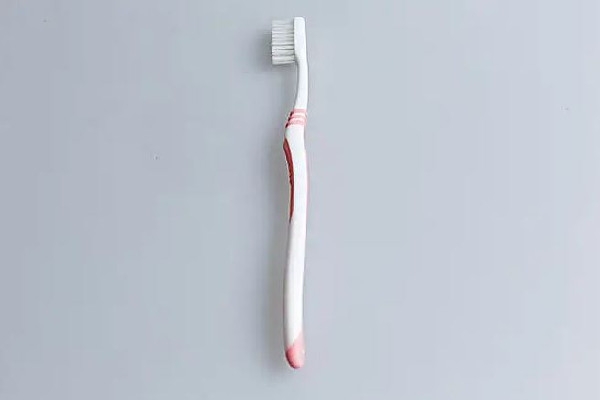 牙刷多久换一次最好 牙刷买什么样的好