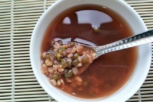绿豆汤为什么变成红色 绿豆汤变红还能解暑吗